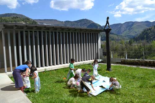 Musée de l'Abbaye Saint-Claude Exposition des travaux réalisés par les enfants de la maison de la petite enfance et du centre de loisirs lors des ateliers au musée de mars à juin 2015